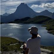 Estaría encantada de poder ayudarte en tus deberes y convertirlo en un momento divertido 😊
